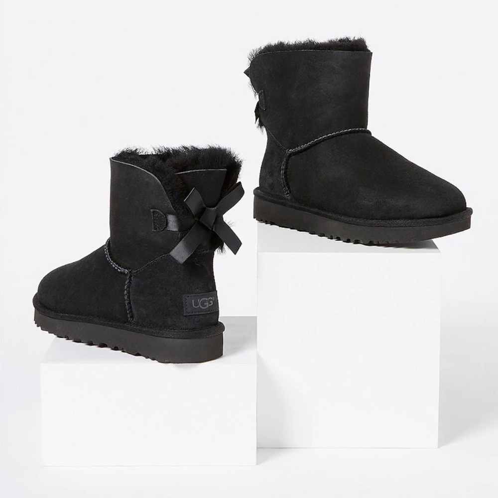 Black Mini Bailey Bow Uggs